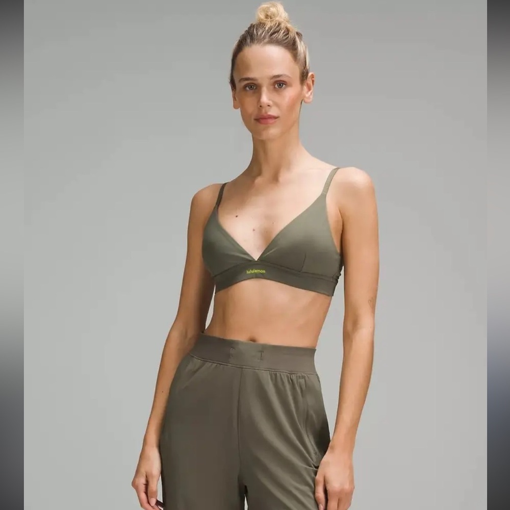 Lululemon License to Train Triangle Bra *Light Support, A/B Cup